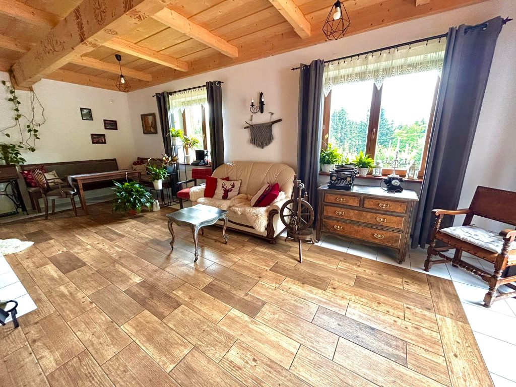 Wspólny salon w Sarni Stok